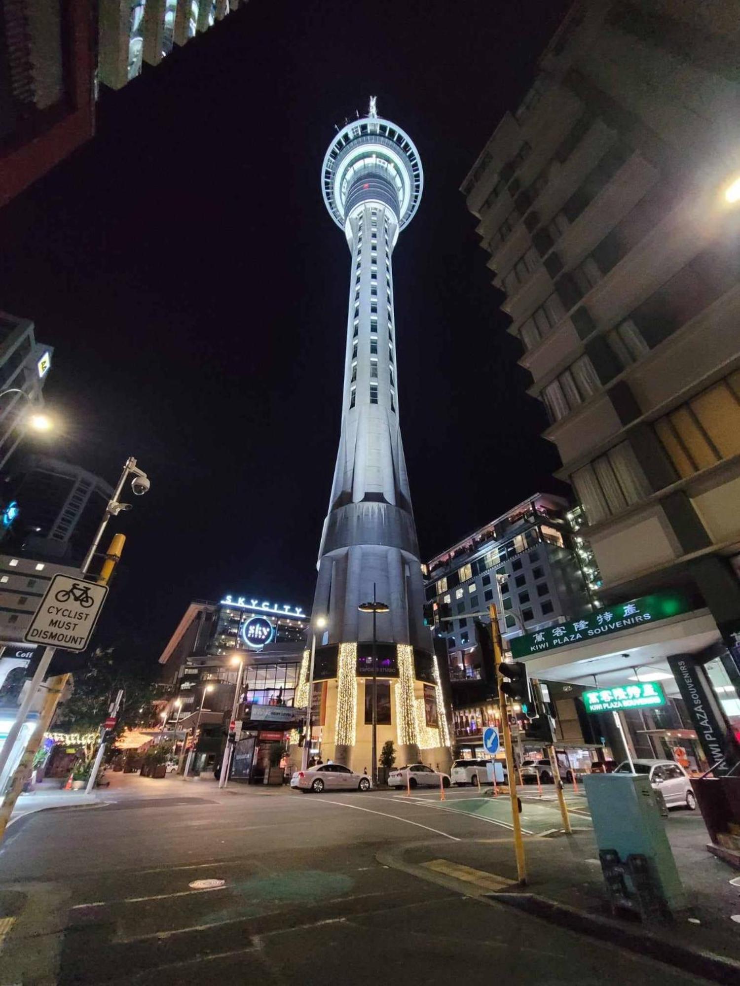 Sky Tower Just Next Door Free Parking Apartment